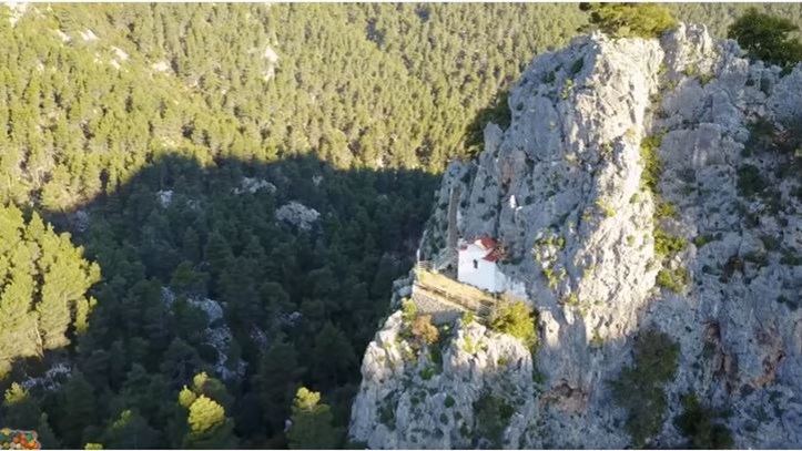 Το “Αγιορείτικο” πανέμορφο εκκλησάκι της Αττικής – ΒΙΝΤΕΟ