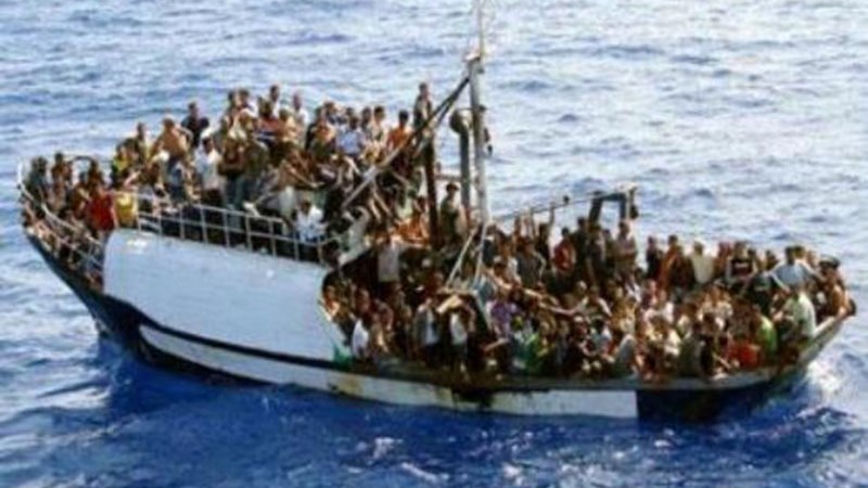Η τουρκική ακτοφυλακή σταμάτησε σκάφος με 199 πρόσφυγες που κατευθυνόταν προς τη Χίο