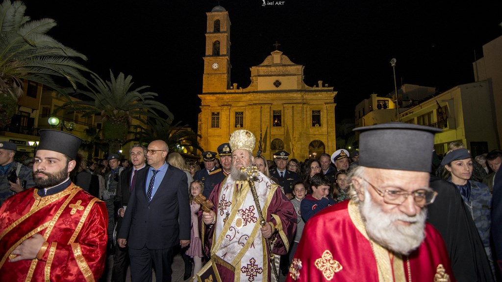 Η Ακολουθία του Επιταφίου στα Χανιά – ΦΩΤΟ