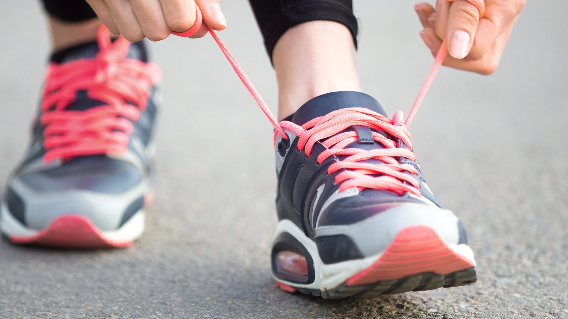 Γιατί λύνονται μόνα τους τα κορδόνια των παπουτσιών;