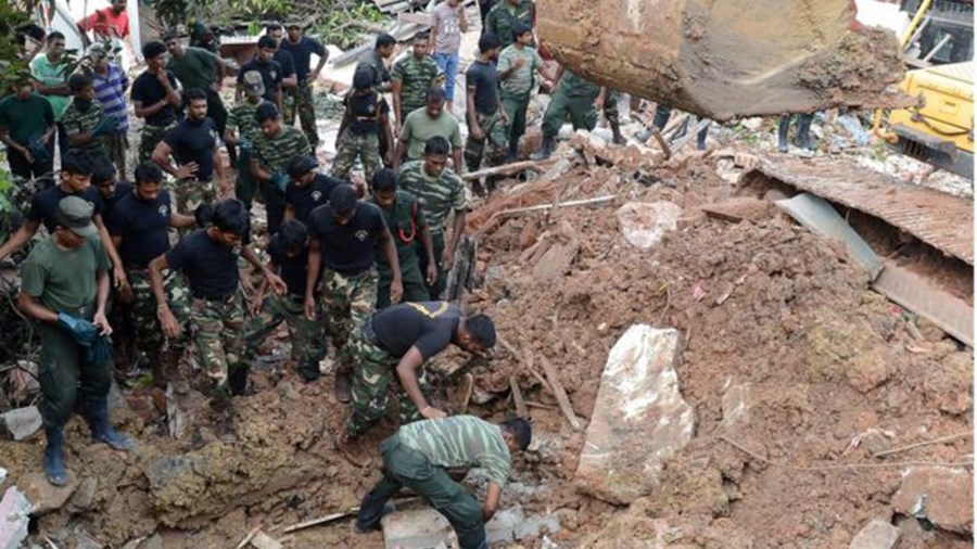 Τουλάχιστον 16 οι νεκροί από κατάρρευση βουνού σκουπιδιών στη Σρι Λάνκα – ΦΩΤΟ