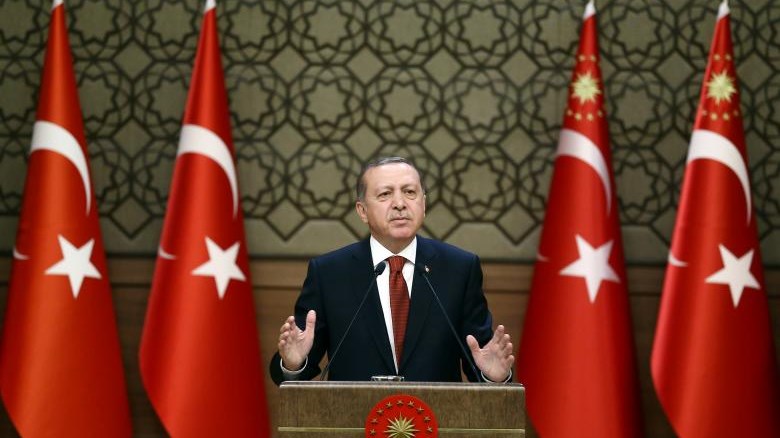 Τουρκία: Άνοιξαν οι κάλπες για το κρίσιμο δημοψήφισμα