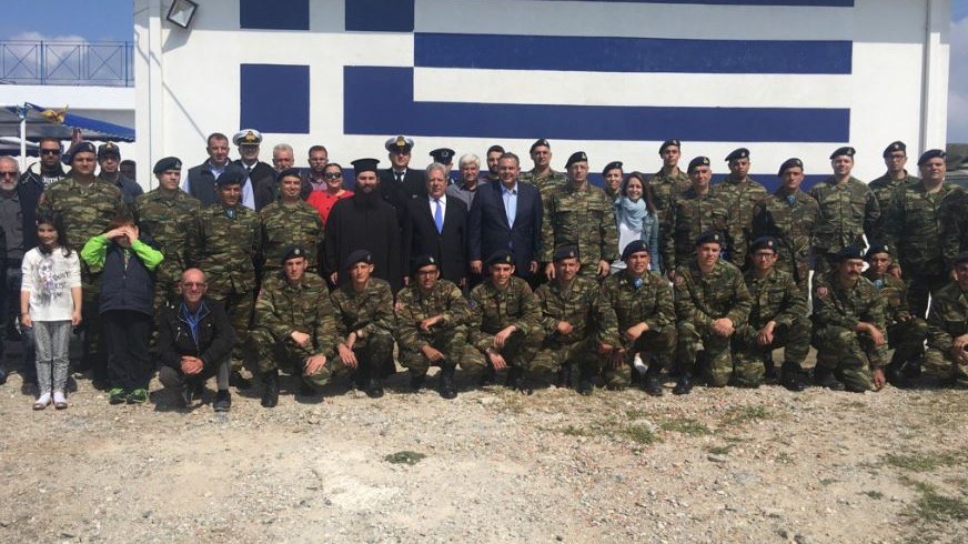 Το μήνυμα του Καμμένου από το Αγαθονήσι – Η selfie με τον νεότερο κάτοικο του νησιού – ΦΩΤΟ