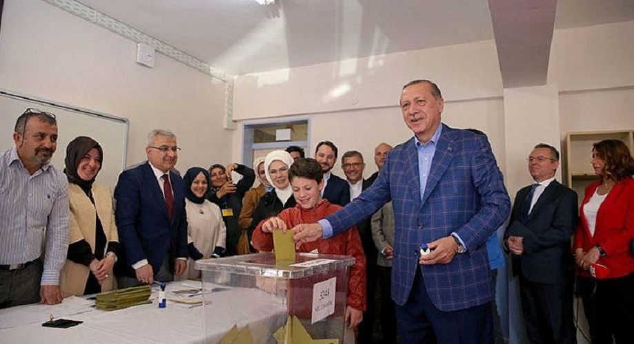 Ερντογάν:  Το δημοψήφισμα είναι μια ψηφοφορία για το μέλλον της Τουρκίας – ΦΩΤΟ – ΒΙΝΤΕΟ