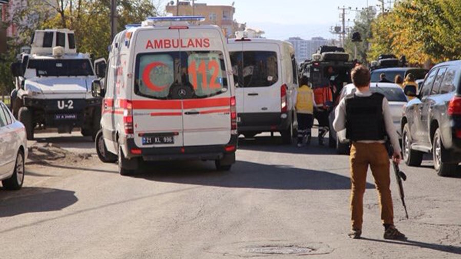 Πυροβολισμοί σε εκλογικό κέντρο στο Ντιγιάρμπακιρ – Δύο νεκροί – ΤΩΡΑ