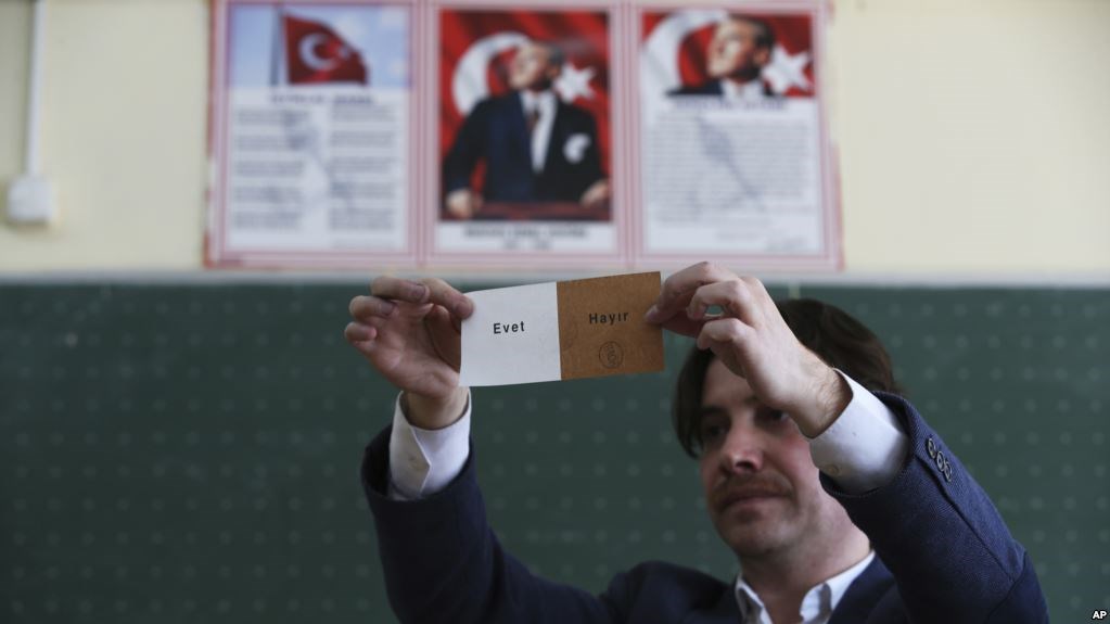 “Όχι” στον Ερντογάν είπαν οι ψηφοφόροι στα μεγάλα αστικά κέντρα της Τουρκίας