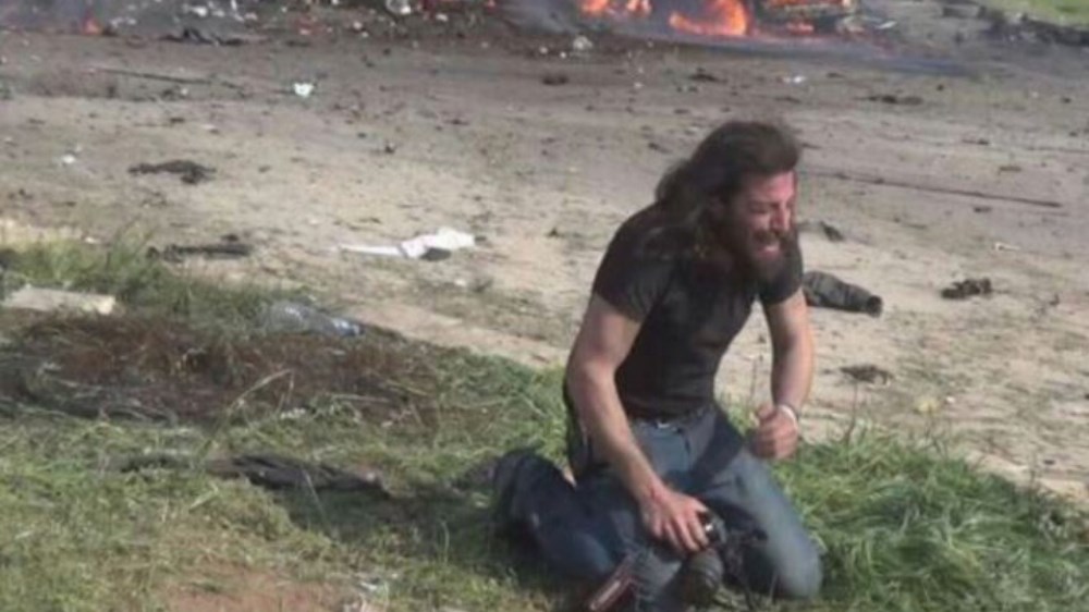Συγκλονιστικές ΦΩΤΟ από το Χαλέπι – Εικονολήπτης πέφτει στα γόνατα και κλαίει μετά το μακελειό