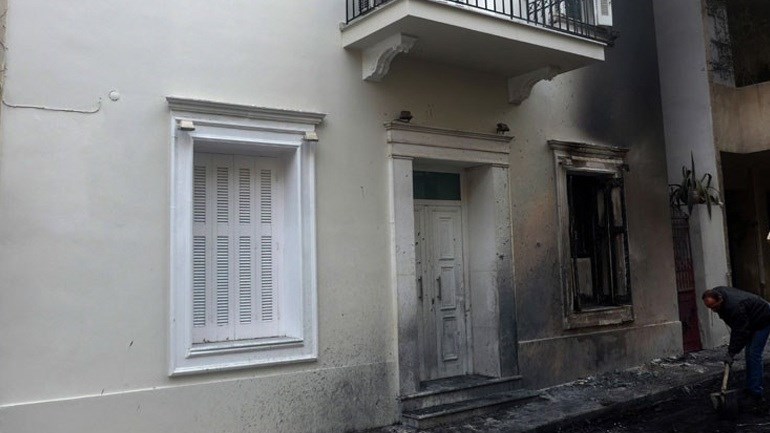 Επίθεση με πέτρες κοντά στο σπίτι του Αλέκου Φλαμπουράρη