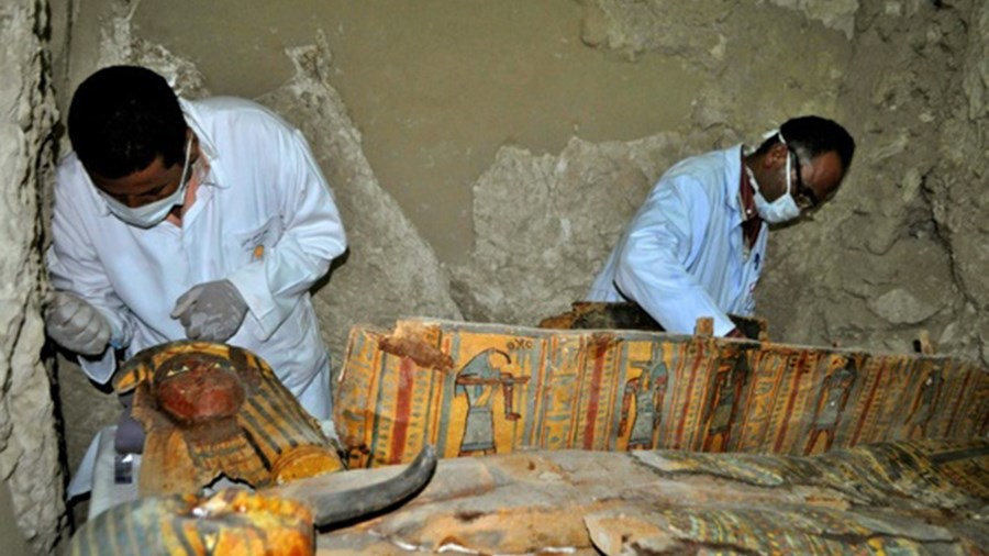 Έξι μούμιες ανακαλύφθηκαν μέσα σε φαραωνικό τάφο στην Αίγυπτο – ΒΙΝΤΕΟ – ΦΩΤΟ