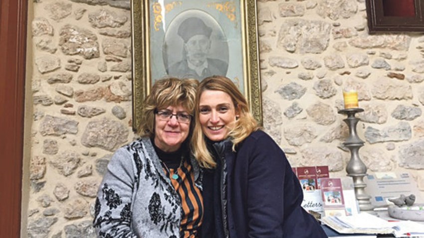 Ινκόγκνιτο στην Αίγινα η αγαπημένη του Ολάντ, Ζουλί Γκαγιέ – ΦΩΤΟ