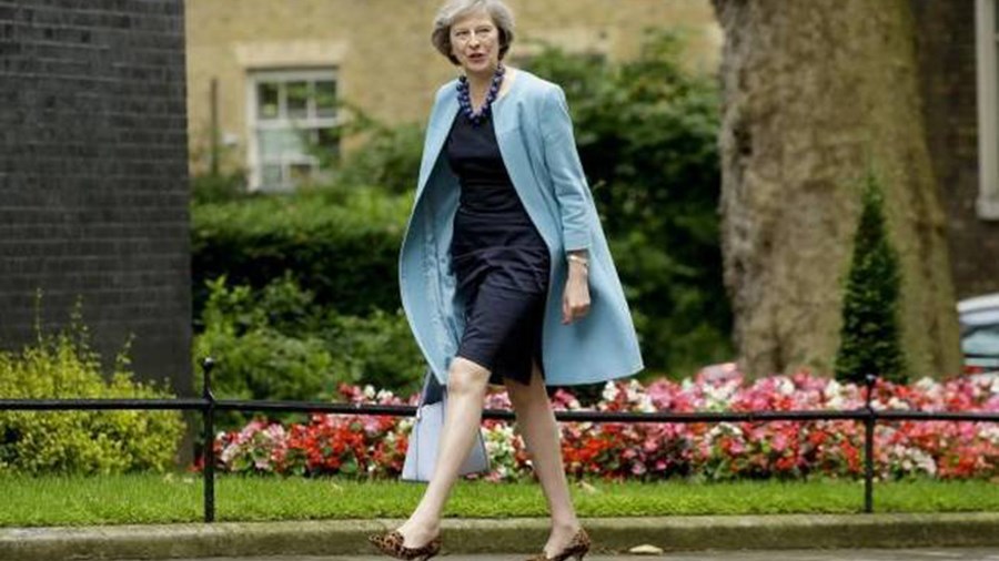 Βρετανία –  Διψήφιο το προβάδισμα της Μέι έναντι των Εργατικών σε νέες δημοσκοπήσεις