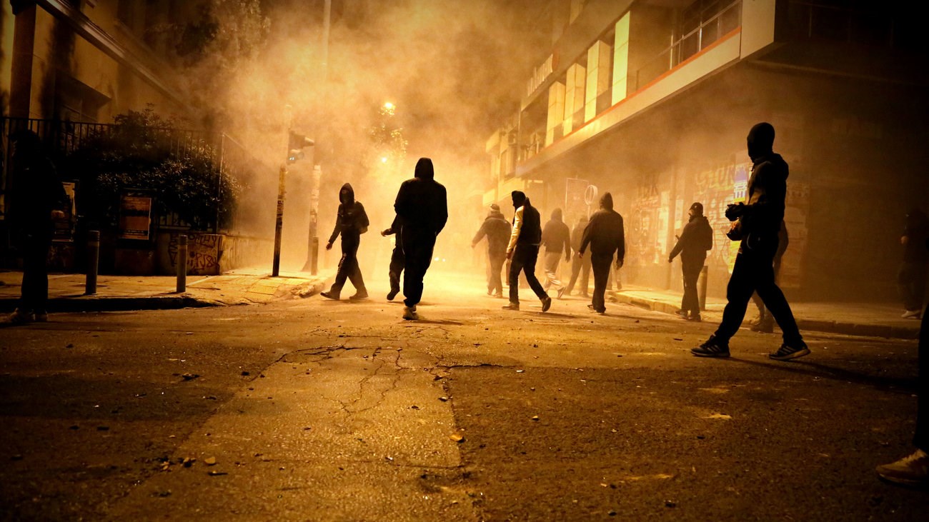 Επεισόδια με μολότοφ έξω από το Πολυτεχνείο