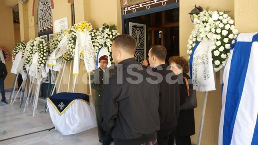 Νέες εικόνες από το “τελευταίο αντίο” στον αδικοχαμένο κυβερνήτη του ελικοπτέρου – ΒΙΝΤΕΟ