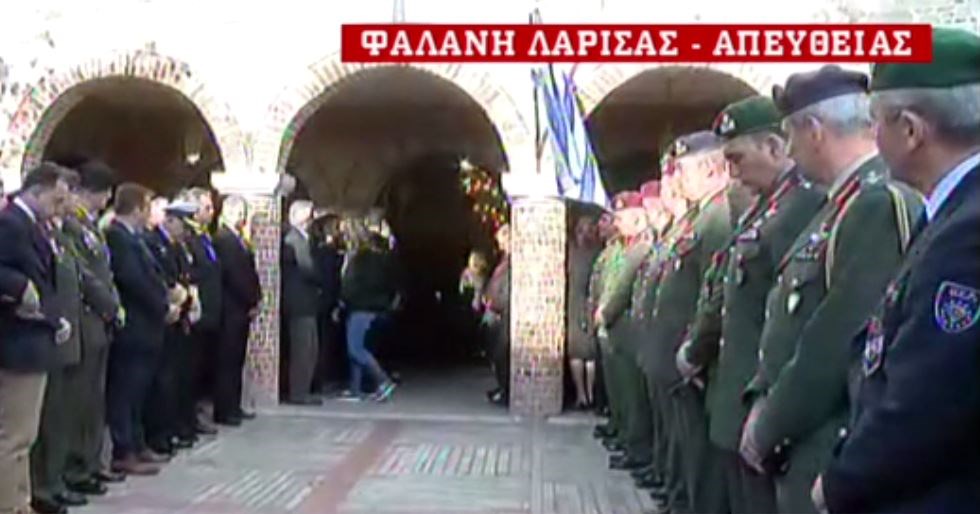 Σε κλίμα οδύνης το τελευταίο αντίο στον συγκυβερνήτη του μοιραίου ελικοπτέρου – ΒΙΝΤΕΟ  – ΦΩΤΟ