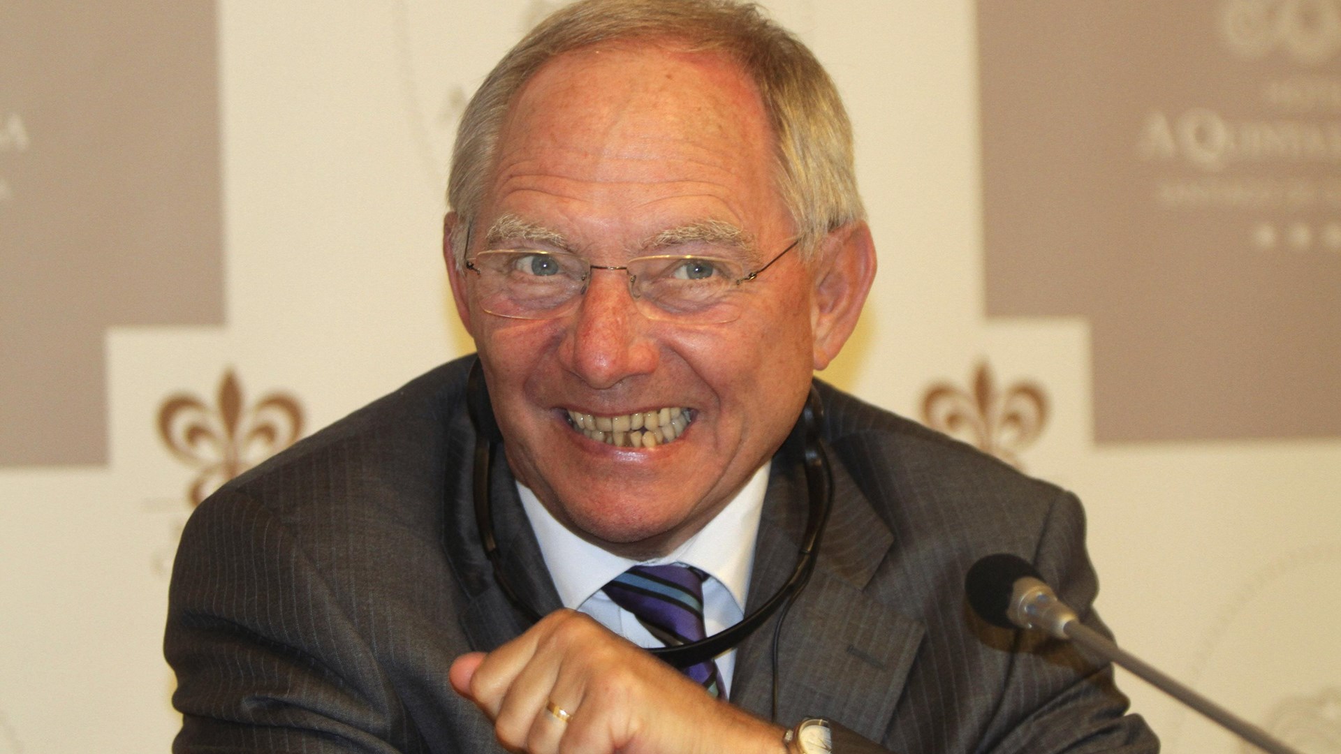 “Βολές” Σόιμπλε κατά Τόμσεν για τις προβλέψεις του ΔΝΤ – ΒΙΝΤΕΟ