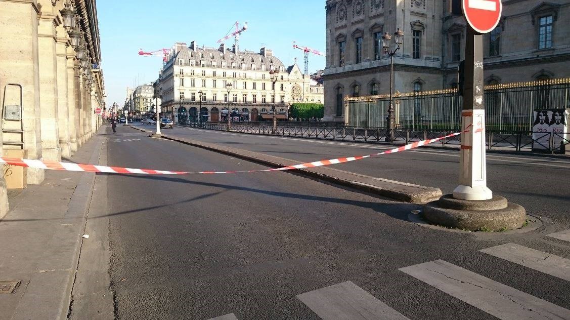 Εντοπίστηκε ύποπτο δέμα σε κεντρικό δρόμο στο Παρίσι – ΤΩΡΑ