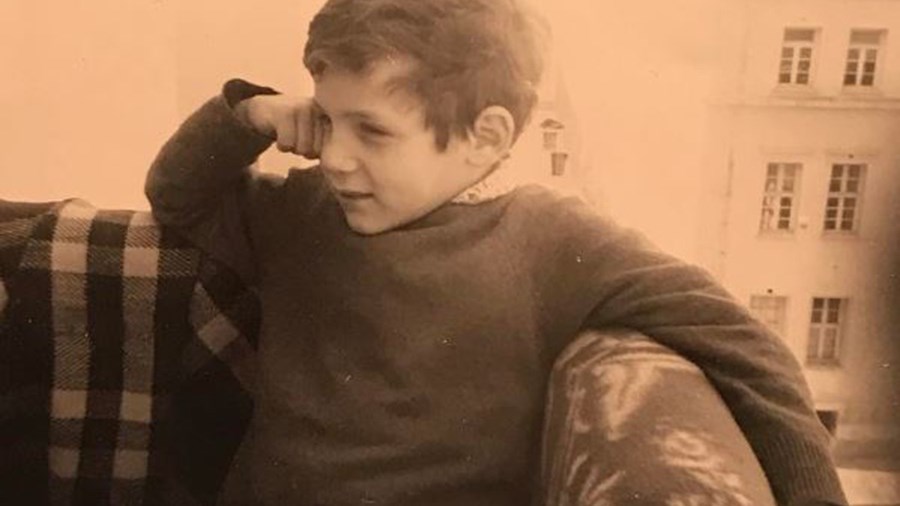 Αναγνωρίζετε το αγοράκι της φωτογραφίας;