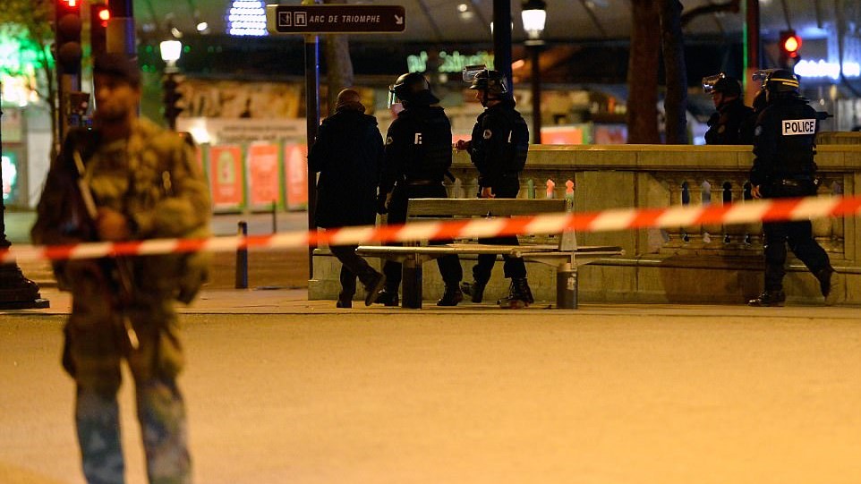 BINTEO NTOKOYMENTO – Οι Γάλλοι αστυνομικοί πυροβολούν τον τζιχαντιστή