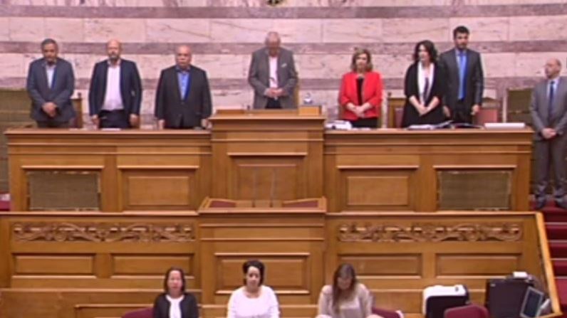 Ενός λεπτού σιγή στη Βουλή για τον θάνατο των τεσσάρων αξιωματικών – ΒΙΝΤΕΟ