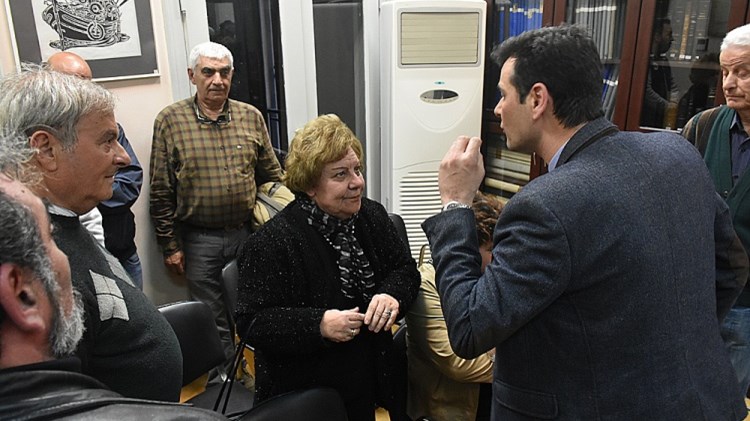 Ένταση στο Δημοτικό Συμβούλιο Χίου – Πολίτες επιτέθηκαν κατά δημοτικών συμβούλων – ΒΙΝΤΕΟ