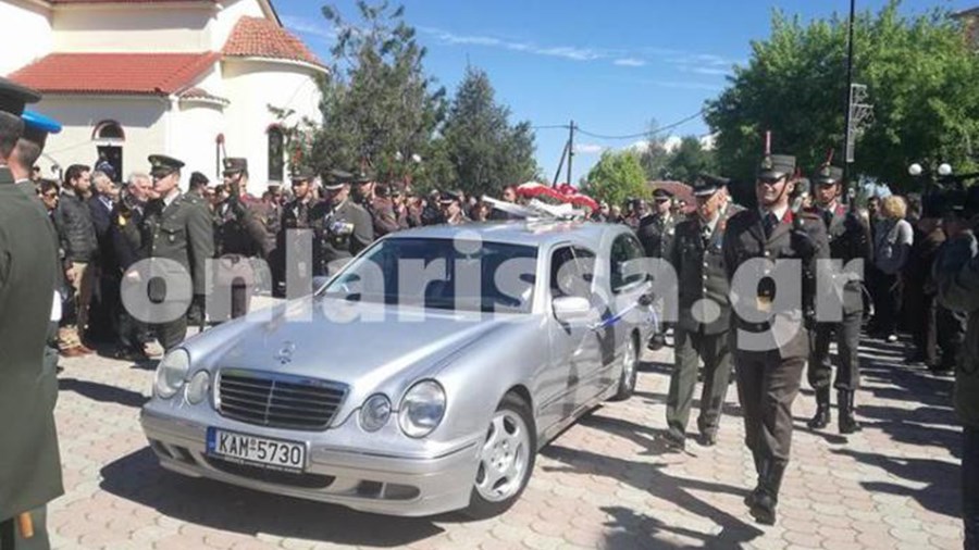 Θρήνος στην κηδεία του συνταγματάρχη Θωμά Αδάμου – ΦΩΤΟ