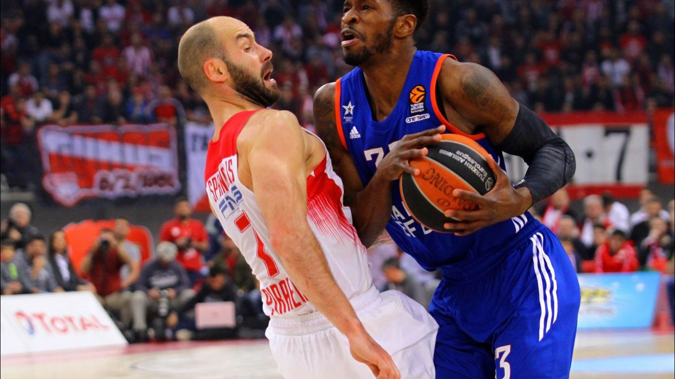 Ολυμπιακός – Αναντολού Εφές 54-51 (30′)