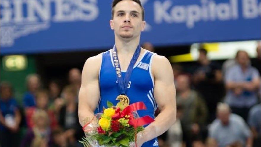 Η απονομή του χρυσού μεταλλίου στον Λευτέρη Πετρούνια – ΒΙΝΤΕΟ