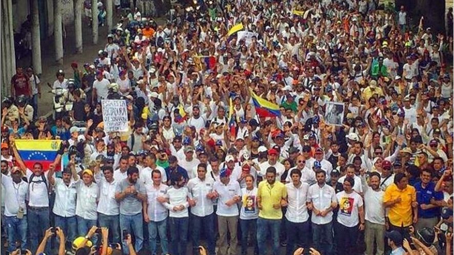 Σιωπηλές διαδηλώσεις κατακλύζουν τη Βενεζουέλα μετά την έκρηξη βίας – ΦΩΤΟ