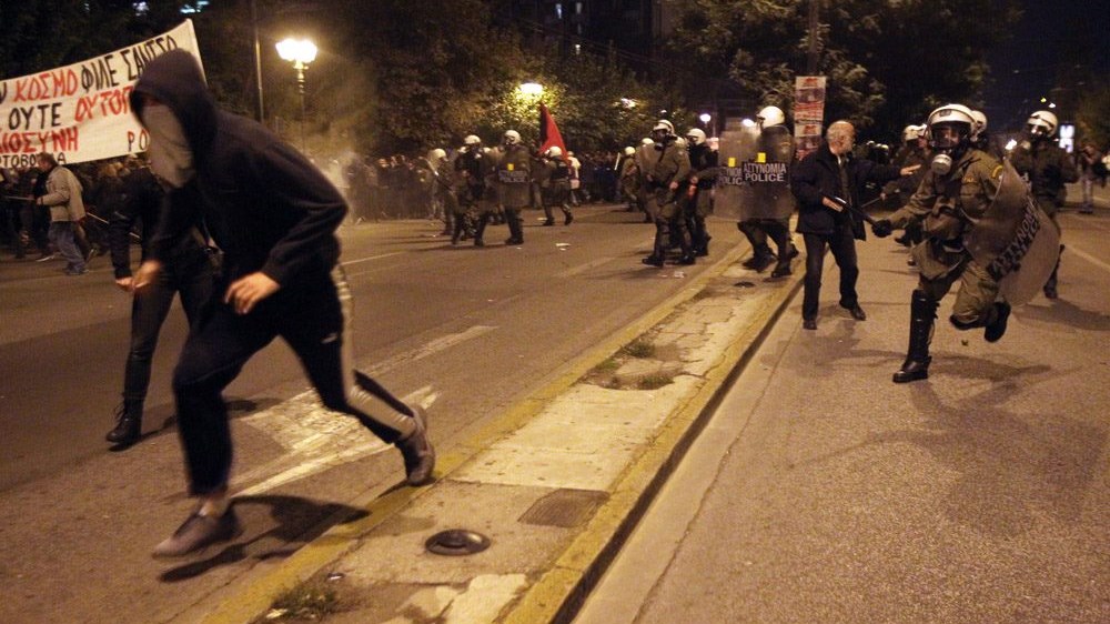 Επίθεση με πέτρες σε αστυνομικούς στα Εξάρχεια