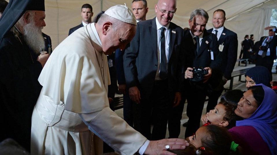 Ο πάπας Φραγκίσκος καταγγέλλει τα «στρατόπεδα συγκέντρωσης» για πρόσφυγες