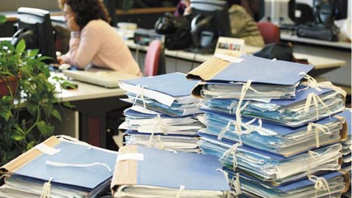 Σχέδιο για μονιμοποίηση 30.000 συμβασιούχων στο Δημόσιο