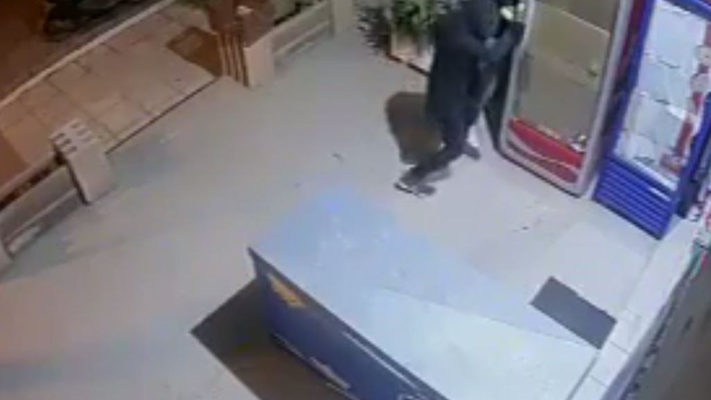 Η κάμερα “έπιασε” του επίδοξους διαρρήκτες – ΒΙΝΤΕΟ