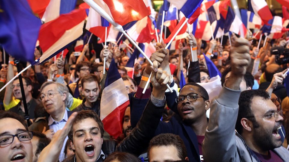 Μακρόν και Λεπέν στον δεύτερο γύρο – Τα τελευταία αποτελέσματα του γαλλικού ΥΠΕΣ