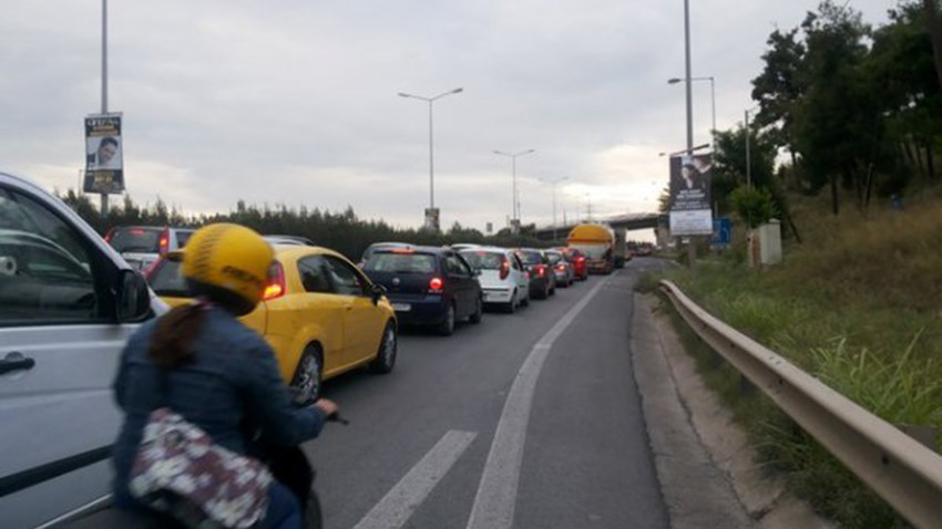 Καραμπόλα πέντε οχημάτων στον Περιφερειακό Θεσσαλονίκης – Ουρές χιλιομέτρων
