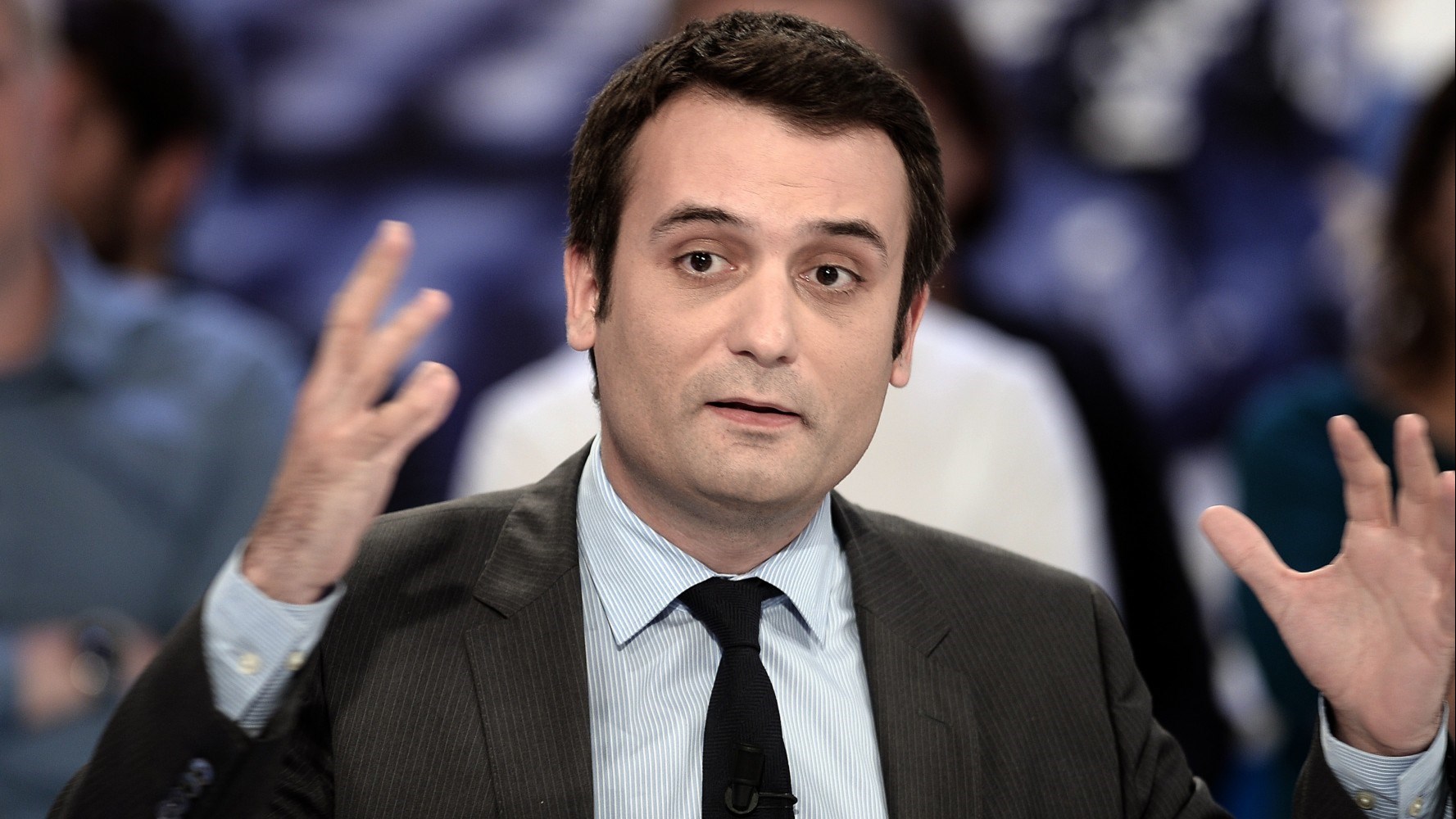 Άρχισαν τα όργανα στη Γαλλία – Επίθεση του συμβούλου της Λεπέν στον Μακρόν