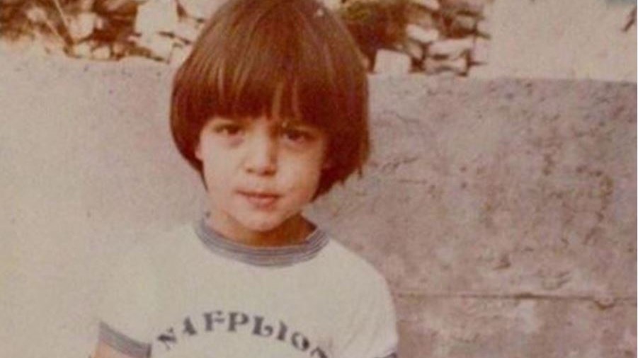 Αναγνωρίζετε το κοριτσάκι της φωτογραφίας;  Είναι γνωστή ηθοποιός