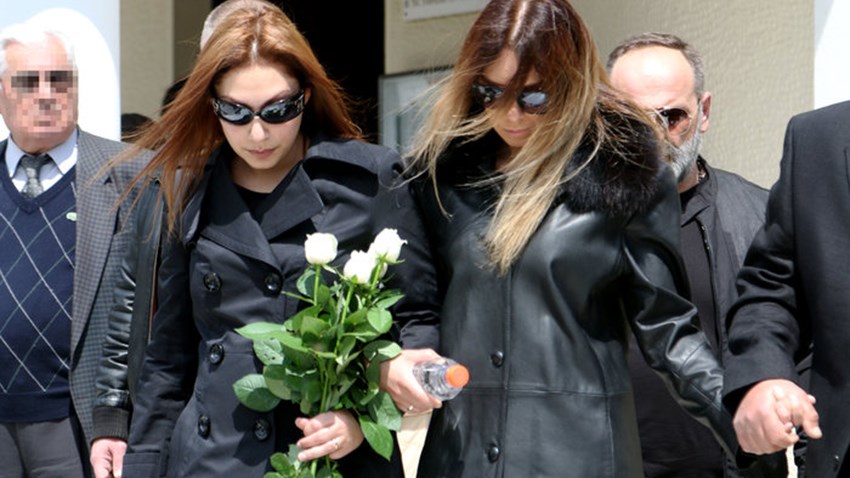 Συντετριμμένες η σύζυγος και η κόρη του Στάθη Ψάλτη – ΦΩΤΟ