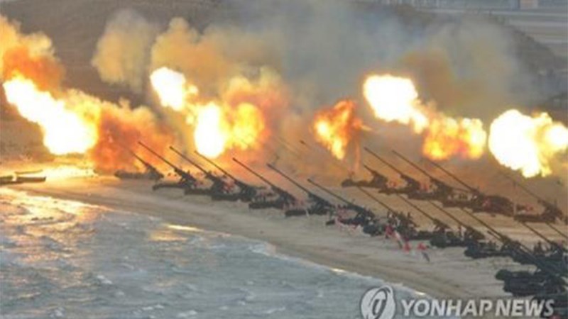 Νέες προκλήσεις από τη Βόρεια Κορέα: Έκανε ασκήσεις πυροβολικού με πραγματικά πυρά