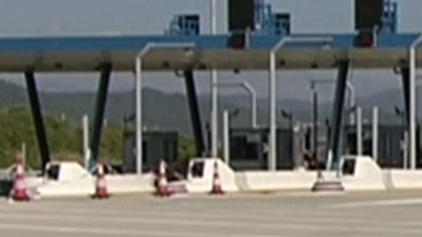 Πέρασε με ιλιγγιώδη ταχύτητα τα διόδια και έσπασε τη μπάρα στην Ιονία Οδό – ΒΙΝΤΕΟ