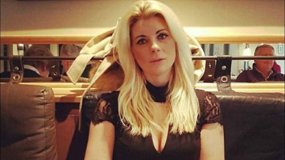 Η 35χρονη που έγινε από αστυνομικός… στρίπερ – ΦΩΤΟ