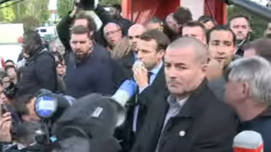 Εργαζόμενοι εργοστασίου γιούχαραν τον Μακρόν – ΒΙΝΤΕΟ