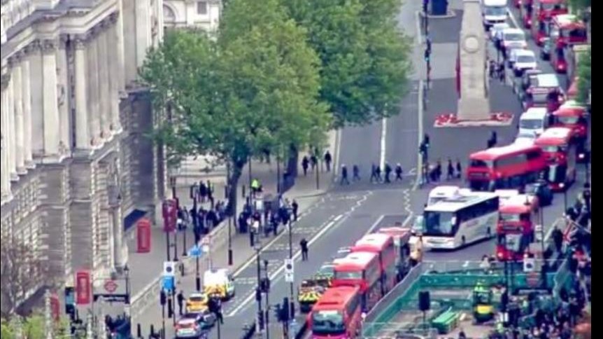 Σε εξέλιξη επιχείρηση της αστυνομίας στο Λονδίνο – ΤΩΡΑ