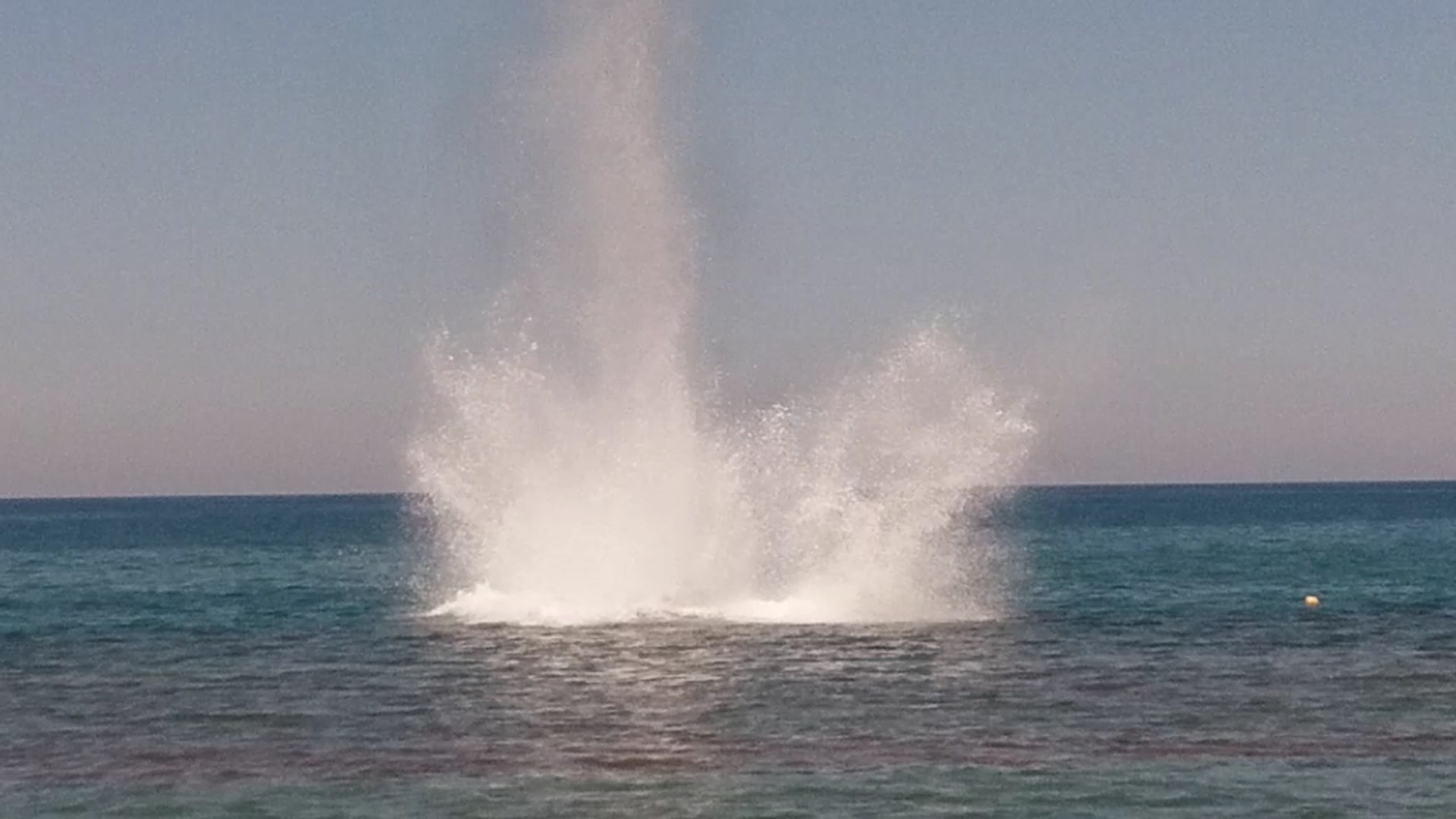 Εντυπωσιακή εξουδετέρωση βλήματος σε παραλία του Ηρακλείου – ΒΙΝΤΕΟ – ΦΩΤΟ