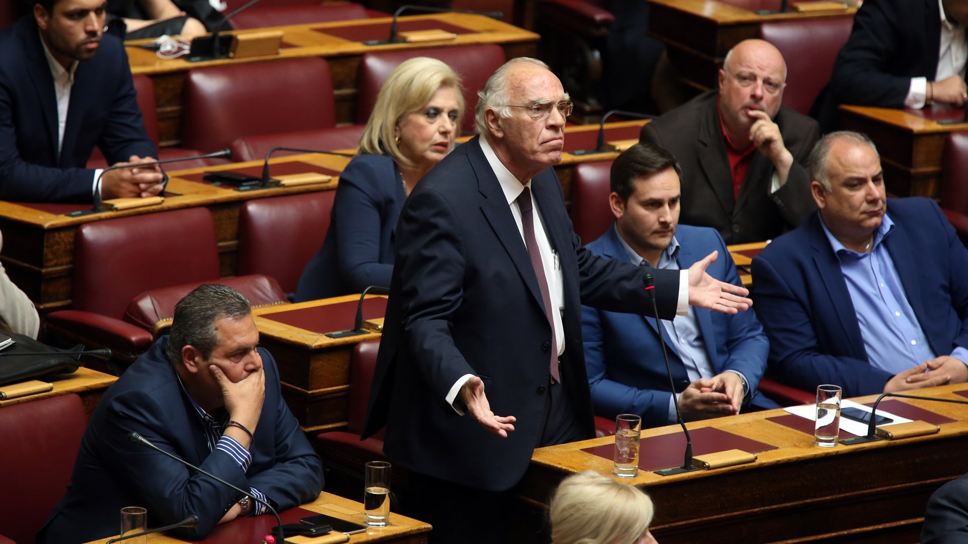 Λεβέντης: Πως θα καλέσουμε την κοινωνία να δεχθεί μέτρα, με το να βρίζει η μισή Βουλή την άλλη μισή; – ΒΙΝΤΕΟ