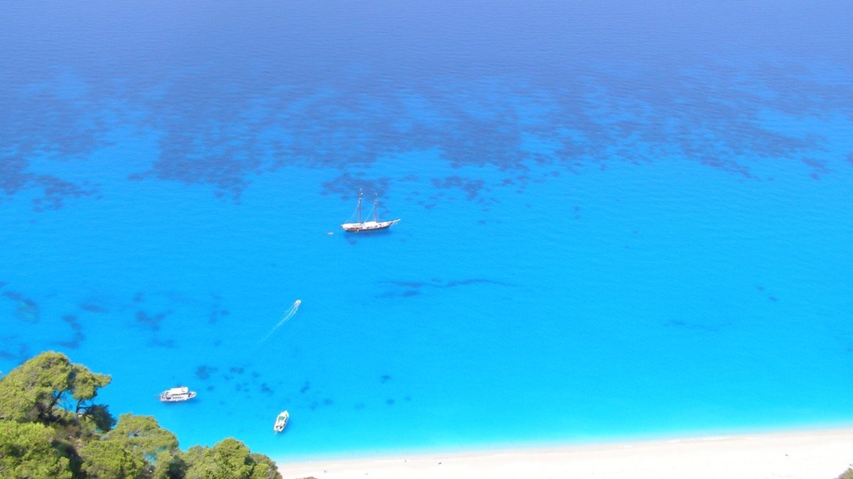 Ελληνική παραλία έχει τα πιο γαλάζια νερά στον κόσμο