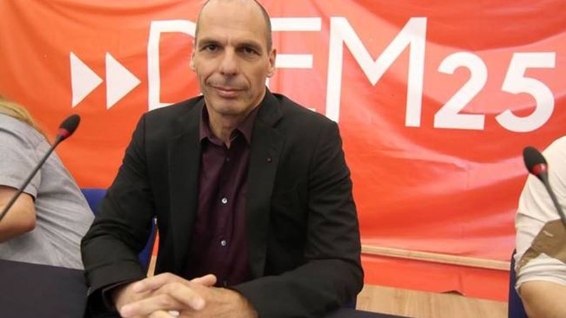 Κάθοδο στις ευρωεκλογές προαναγγέλλει ο Βαρουφάκης – Αιχμές για Τσίπρα