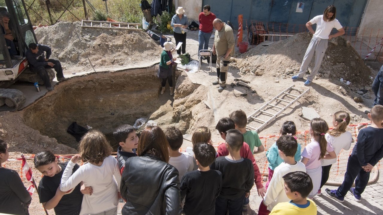 Ανακαλύφθηκε θαλαμωτός μυκηναϊκός τάφος στη Σαλαμίνα – ΦΩΤΟ