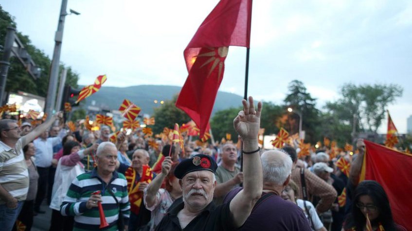 Έκρυθμη η κατάσταση στα Σκόπια: Στους δρόμους οι υποστηρικτές του Γκρουέφσκι – ΦΩΤΟ