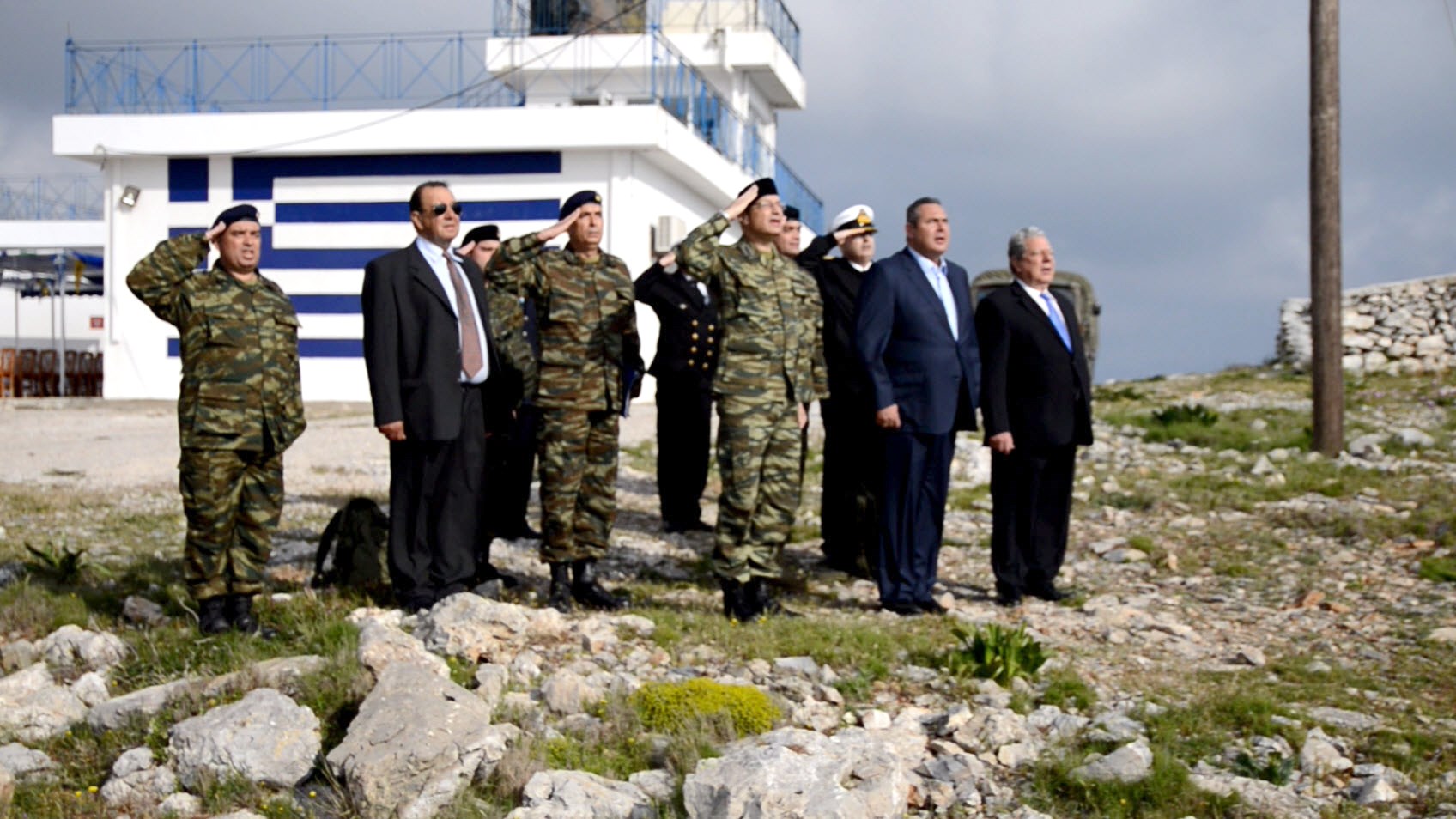 Ο Πάνος Καμμένος στην έπαρση της ελληνικής σημαίας στο Αγαθονήσι – ΦΩΤΟ
