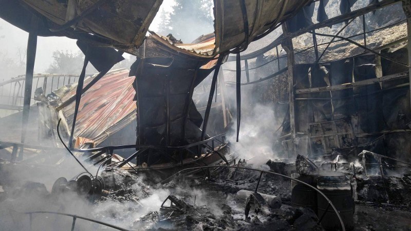 Ολοσχερής καταστροφή από τη φωτιά στο ναυπηγείο – ΦΩΤΟ